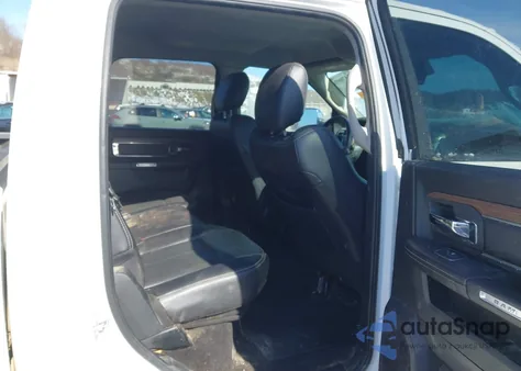 2018 Ram 1500 Laramie 4X4 6'4 Box z USA, uszkodzony, nr VIN 1C6RR7VT2JS180586